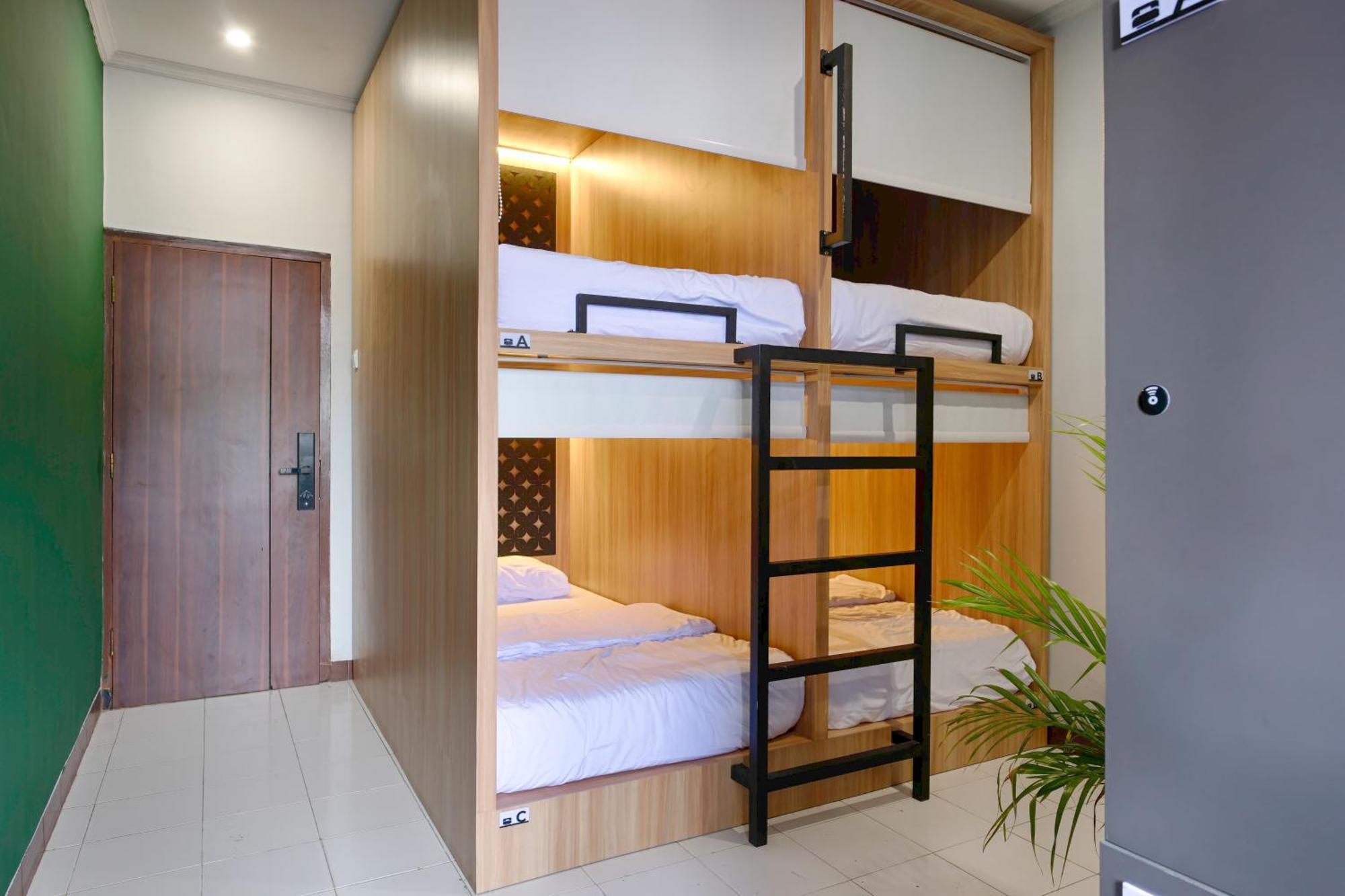 Hubs Hostel Yogyakarta Ngoại thất bức ảnh