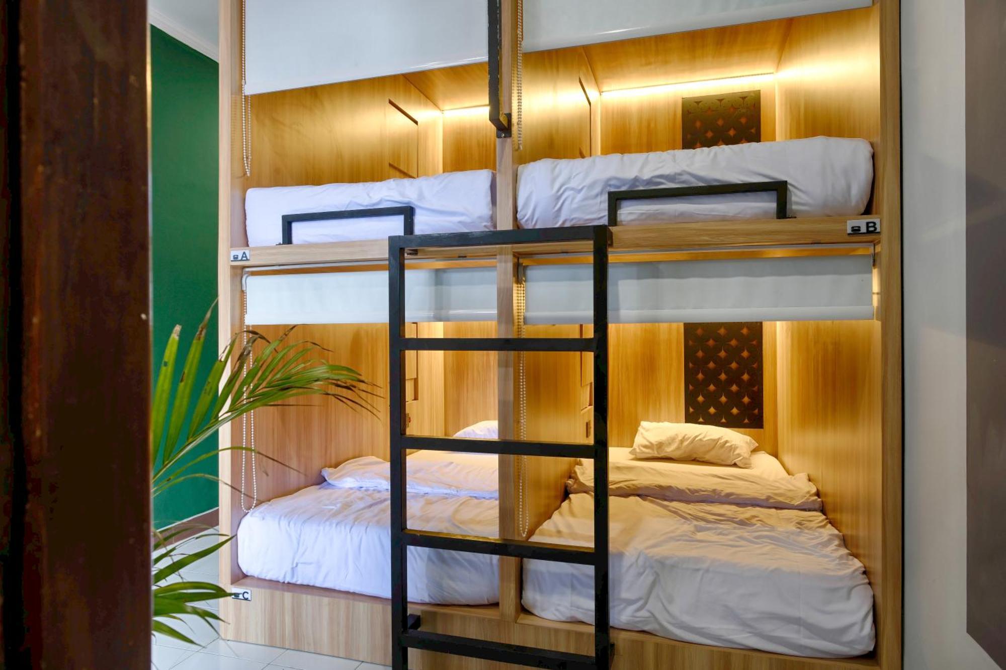 Hubs Hostel Yogyakarta Ngoại thất bức ảnh
