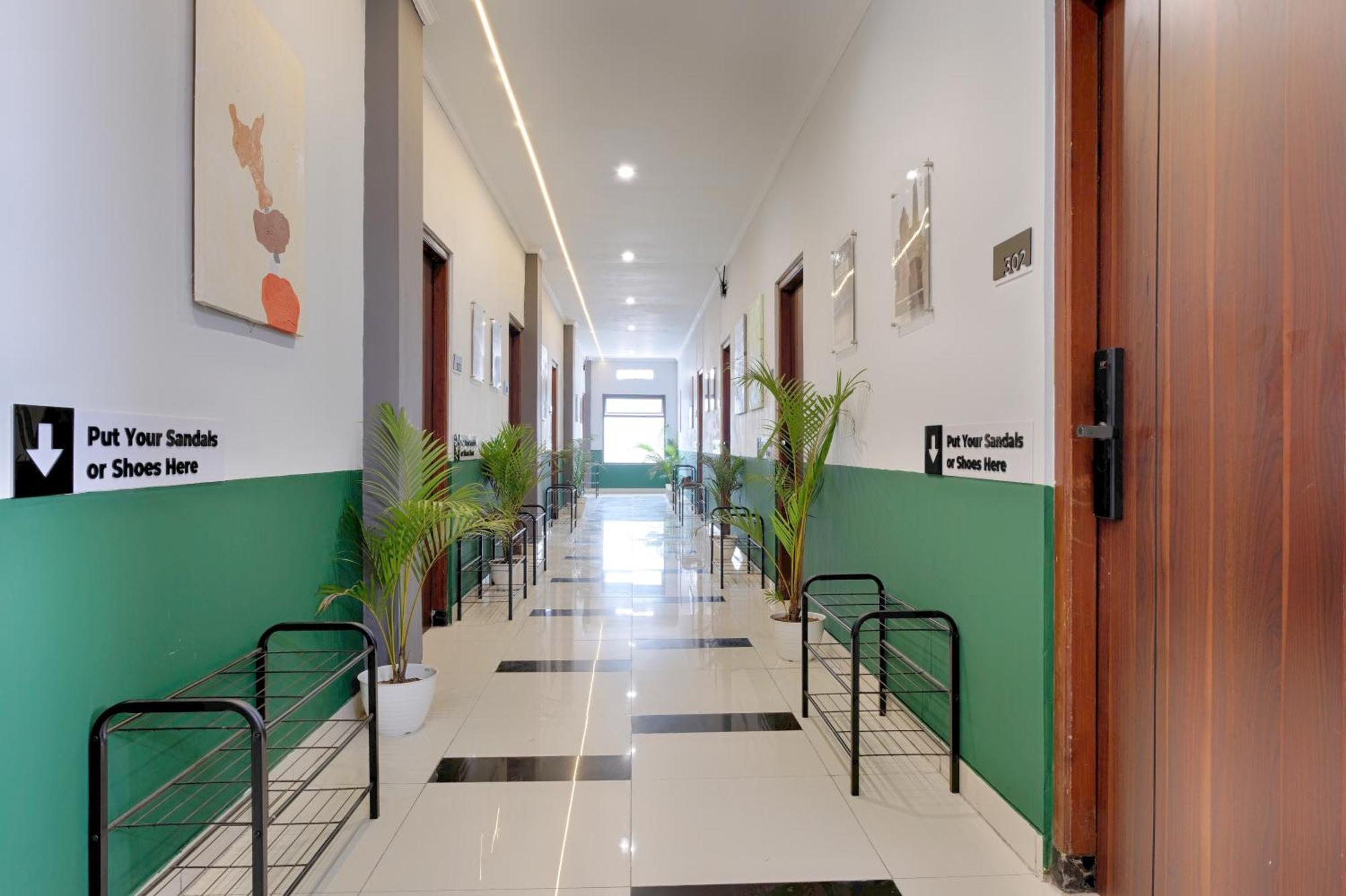 Hubs Hostel Yogyakarta Ngoại thất bức ảnh