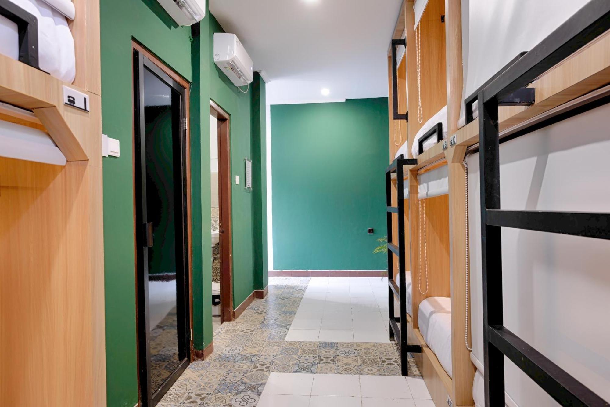 Hubs Hostel Yogyakarta Ngoại thất bức ảnh