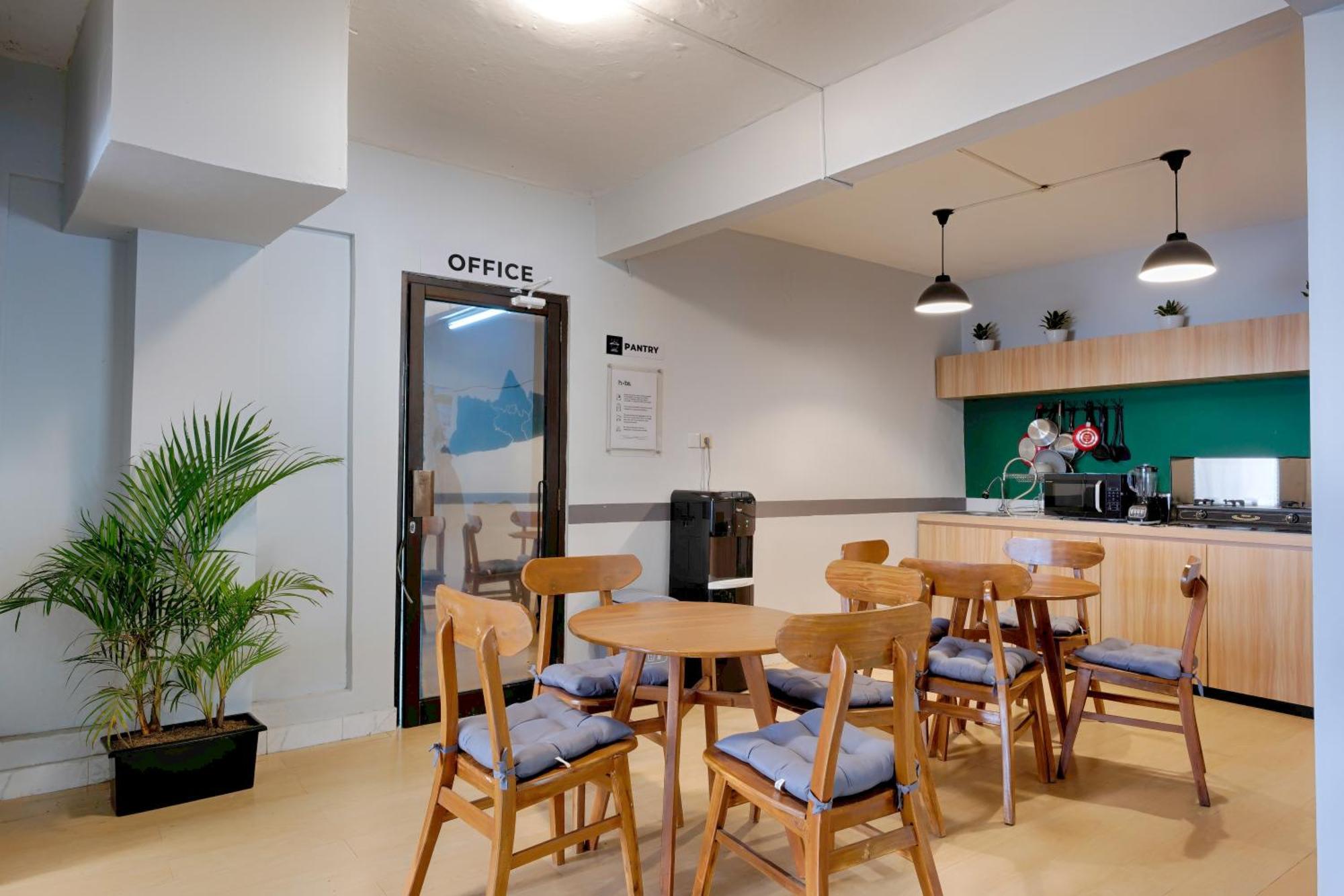 Hubs Hostel Yogyakarta Ngoại thất bức ảnh