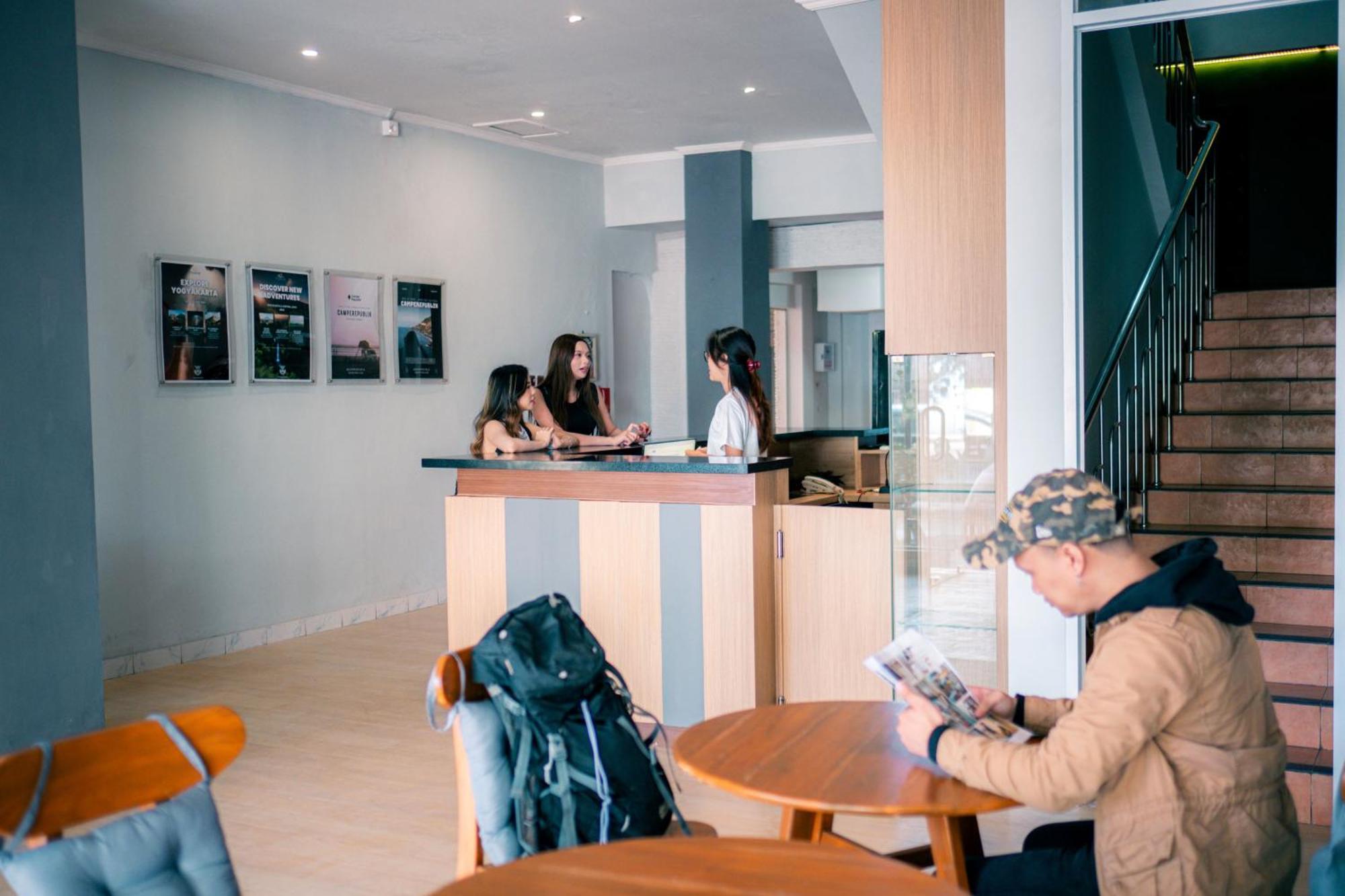 Hubs Hostel Yogyakarta Ngoại thất bức ảnh